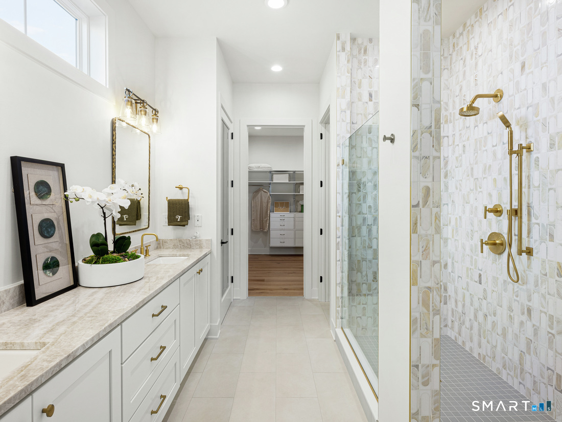 6 Holly Ridge Way Drive Danbury CT 06810