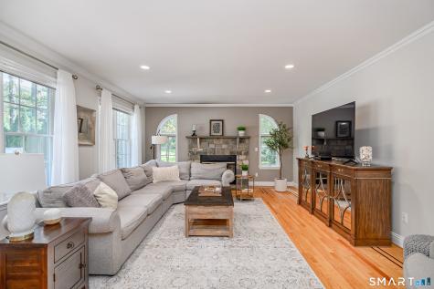 8 Woodridge Lane New Fairfield CT 06812