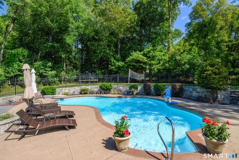 8 Woodridge Lane New Fairfield CT 06812