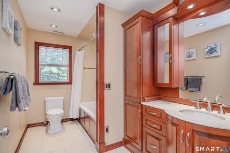 8 Woodridge Lane New Fairfield CT 06812