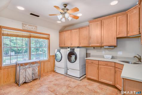 8 Woodridge Lane New Fairfield CT 06812