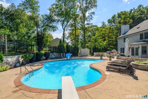 8 Woodridge Lane New Fairfield CT 06812