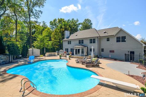 8 Woodridge Lane New Fairfield CT 06812