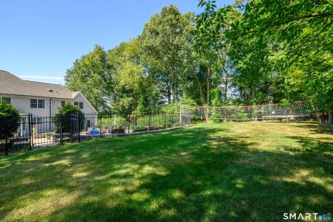 8 Woodridge Lane New Fairfield CT 06812