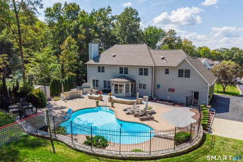 8 Woodridge Lane New Fairfield CT 06812