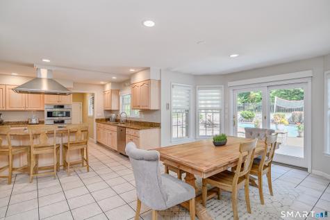 8 Woodridge Lane New Fairfield CT 06812