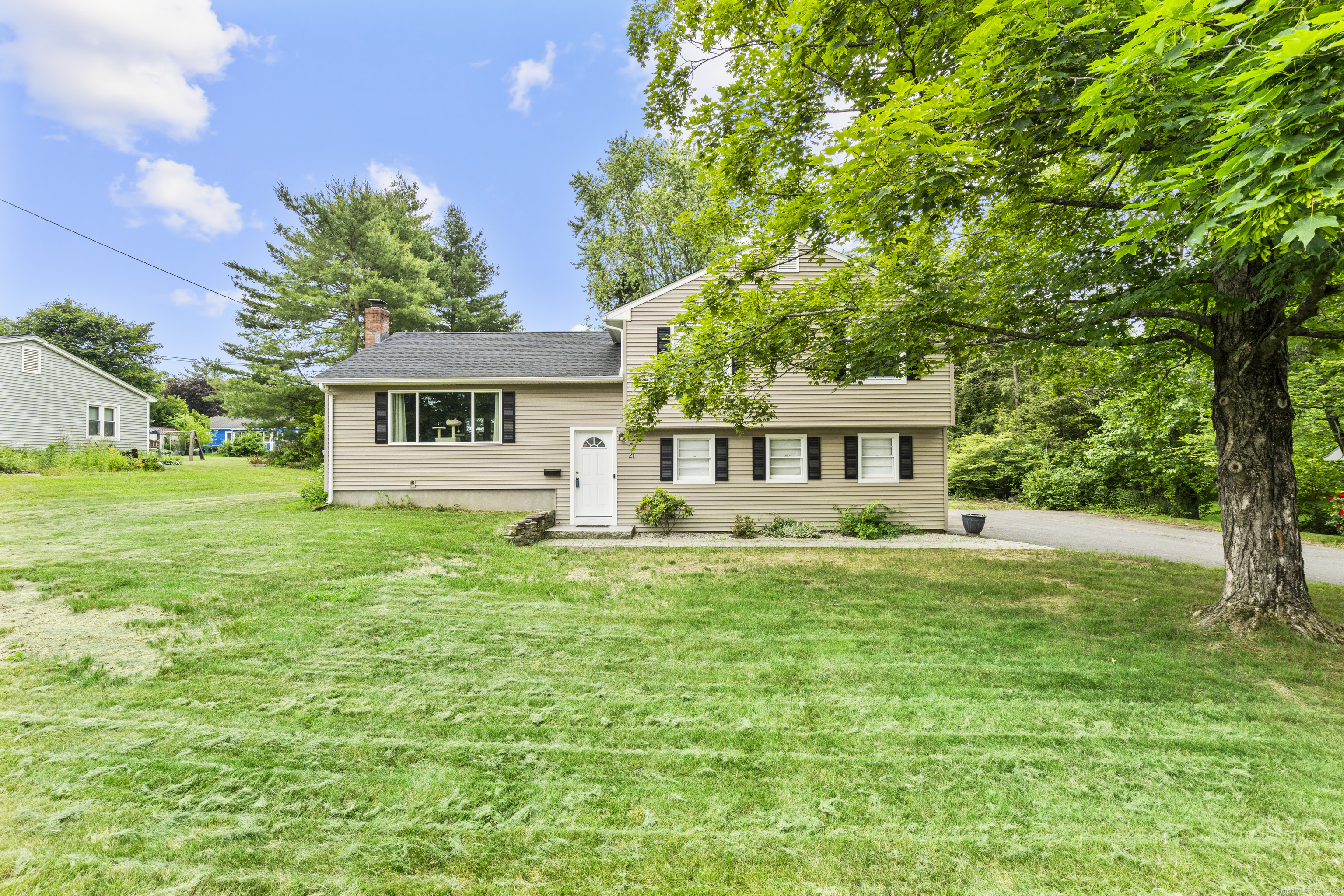 21 Cadwell Road Bloomfield CT 06002
