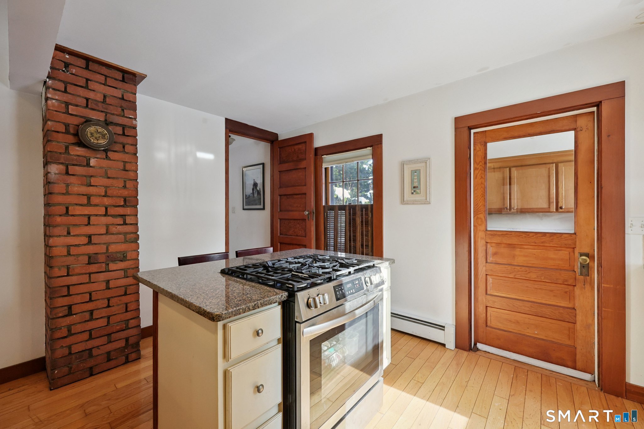 24 Railroad Avenue Madison CT 06443