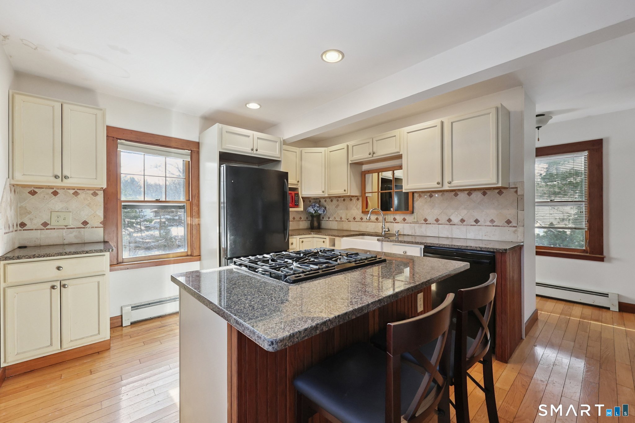 24 Railroad Avenue Madison CT 06443