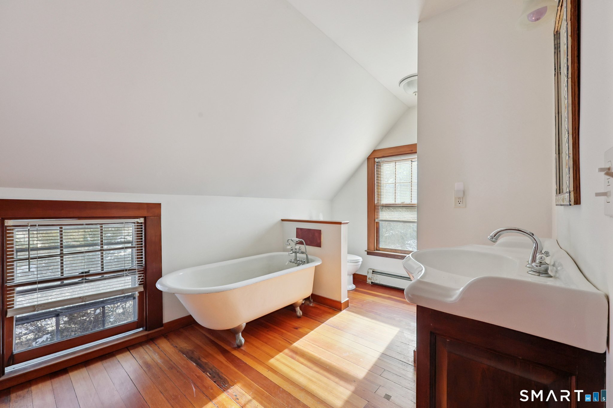 24 Railroad Avenue Madison CT 06443