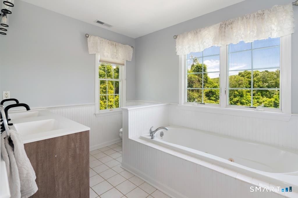 4 Fleetwood Lane Brookfield CT 06804