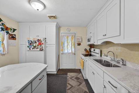 30 Midway Oval Groton CT 06340