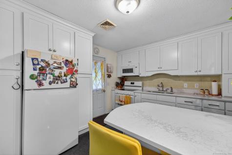 30 Midway Oval Groton CT 06340