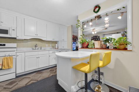 30 Midway Oval Groton CT 06340