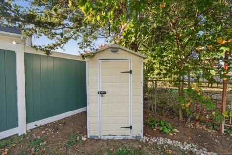 30 Midway Oval Groton CT 06340