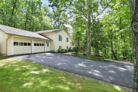 21 Beaver Bog Road New Fairfield CT 06812