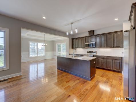 5 Starview Way East Hampton CT 06424