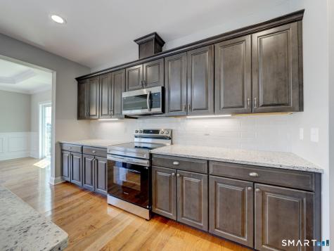 5 Starview Way East Hampton CT 06424