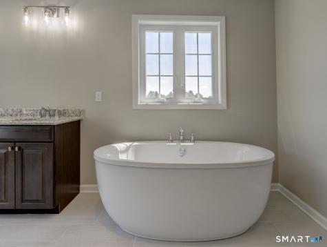 5 Starview Way East Hampton CT 06424