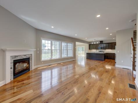 5 Starview Way East Hampton CT 06424