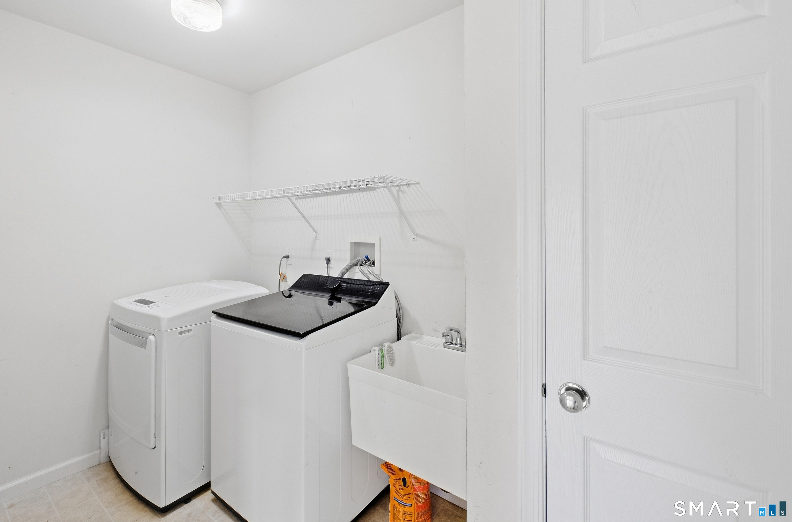 6 Ashley Court Danbury CT 06810