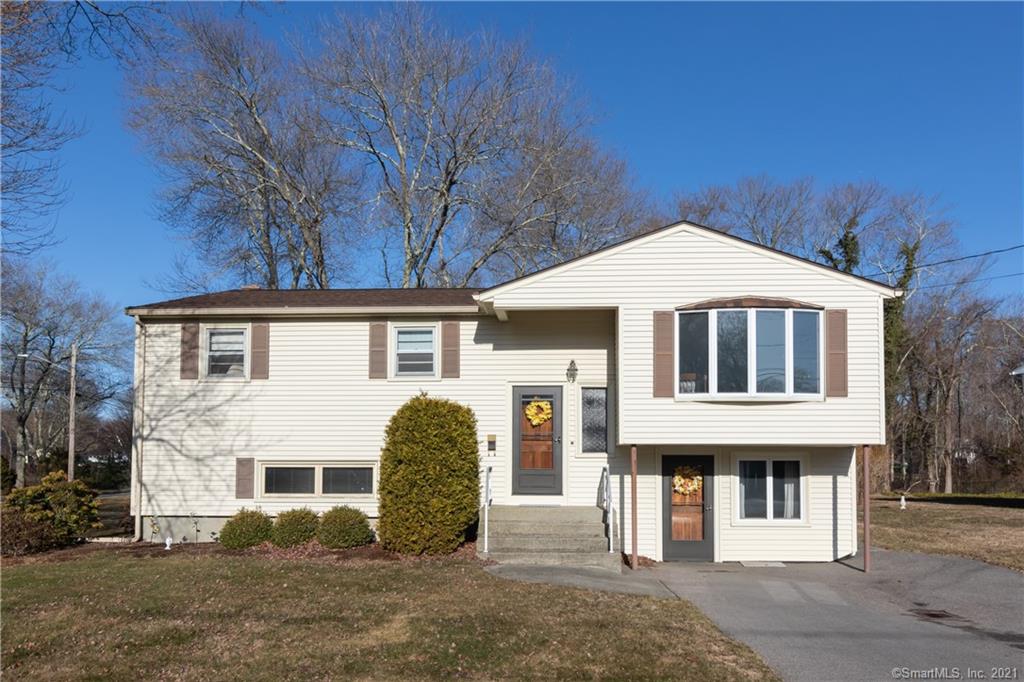 4 Savi Avenue Waterford CT 06385