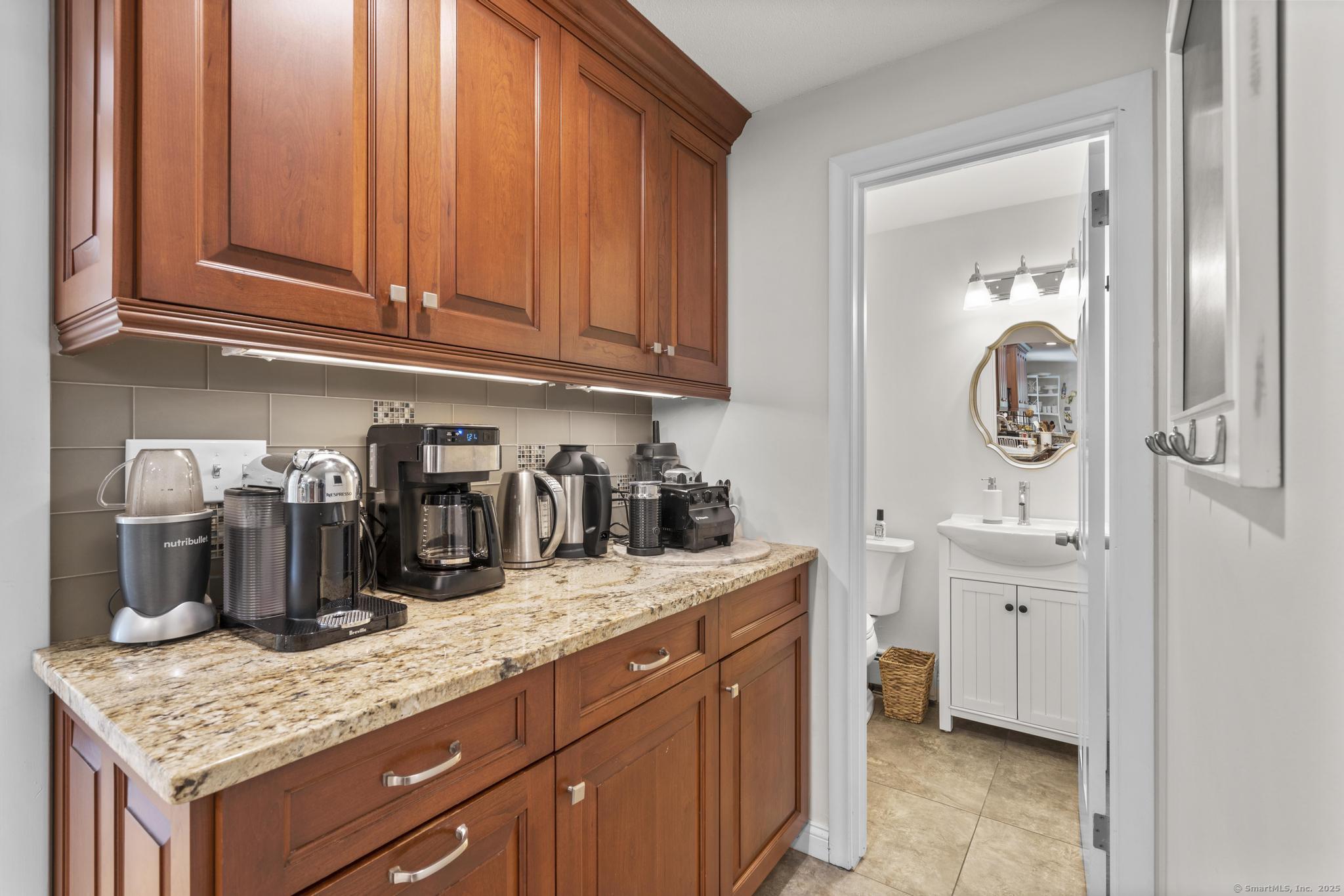 24 Saw Mill Lane Avon CT 06001