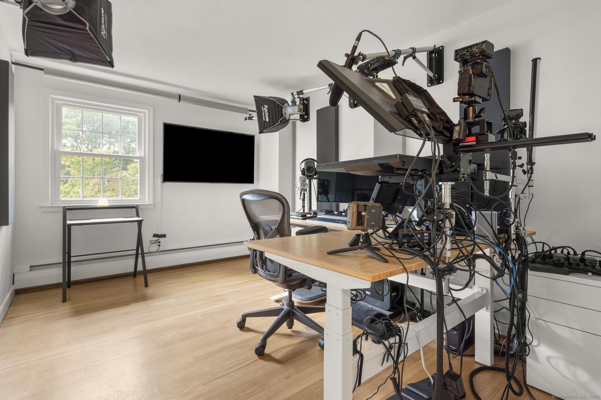 24 Saw Mill Lane Avon CT 06001