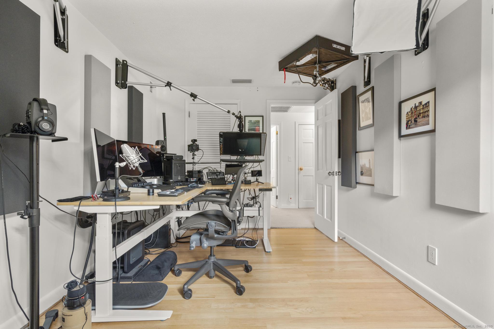 24 Saw Mill Lane Avon CT 06001