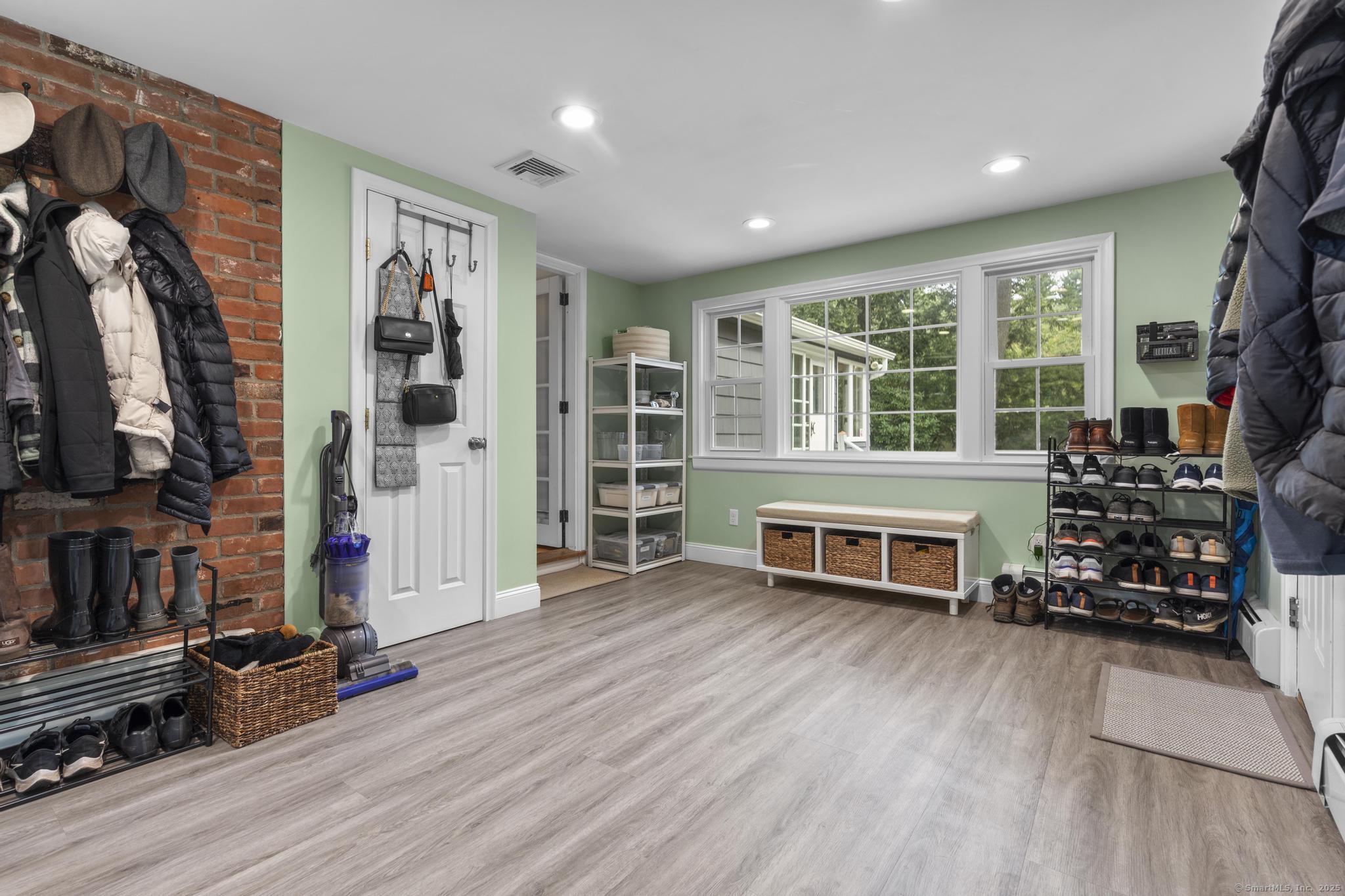 24 Saw Mill Lane Avon CT 06001