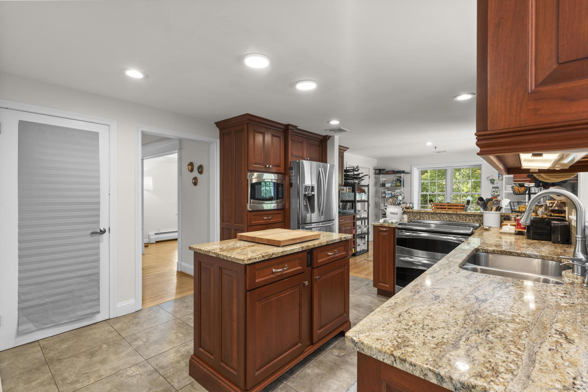 24 Saw Mill Lane Avon CT 06001