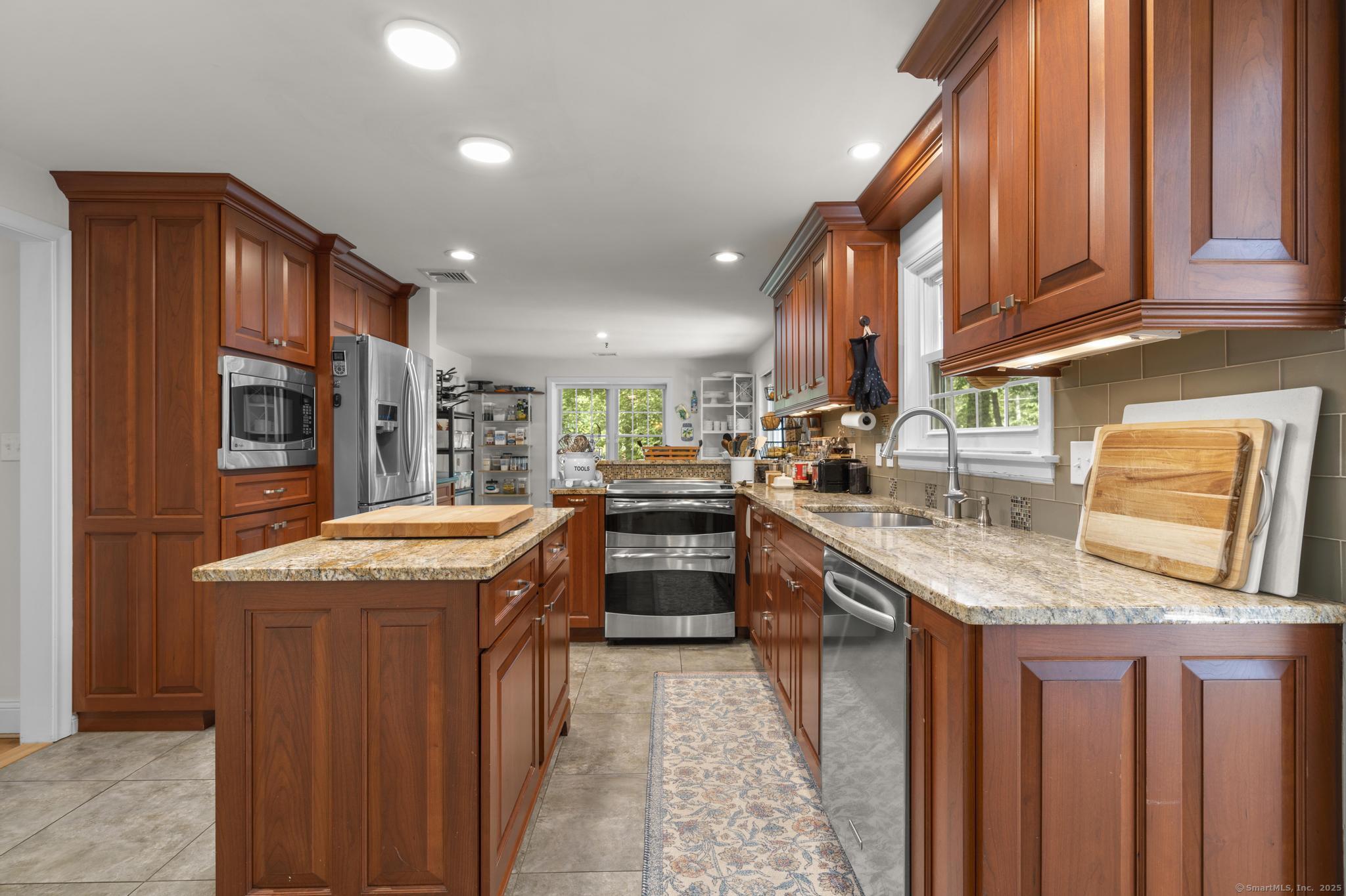 24 Saw Mill Lane Avon CT 06001