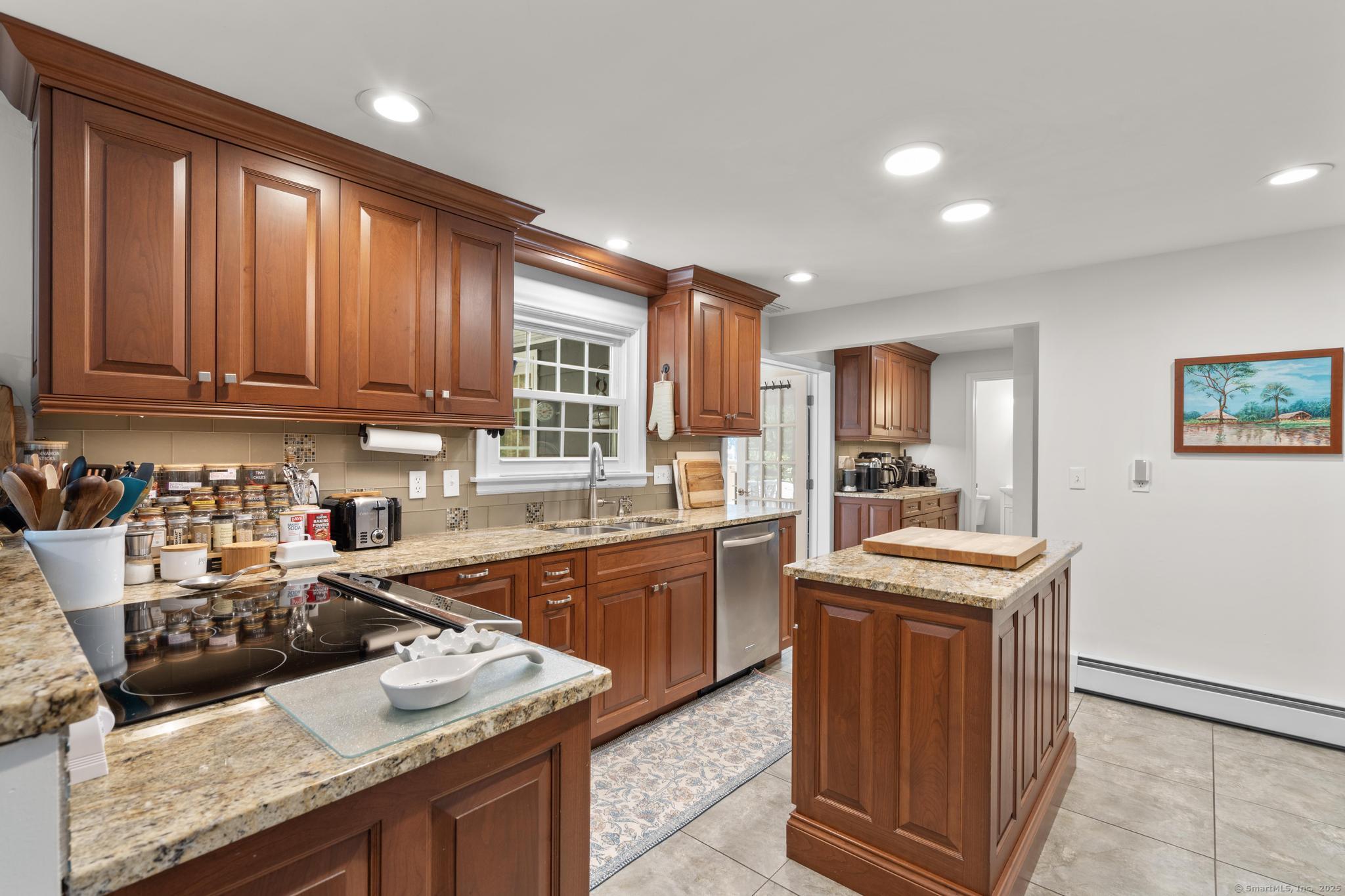 24 Saw Mill Lane Avon CT 06001