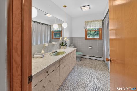 124 Judith Lane Waterbury CT 06704