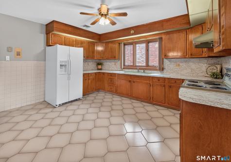 124 Judith Lane Waterbury CT 06704