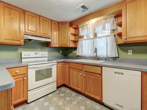 21 Grove Road Enfield CT 06082