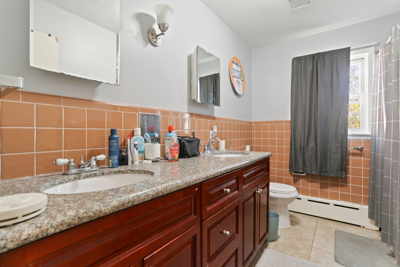 932 Thorme Street Bridgeport CT 06606