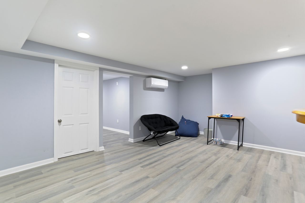 932 Thorme Street Bridgeport CT 06606