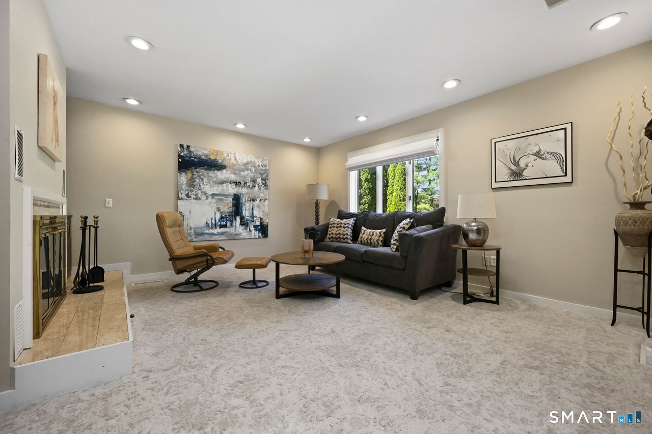 28 Strawberry Lane Shelton CT 06484