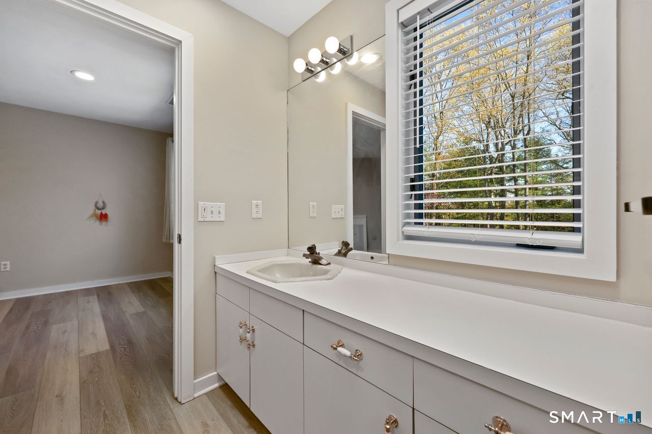 28 Strawberry Lane Shelton CT 06484