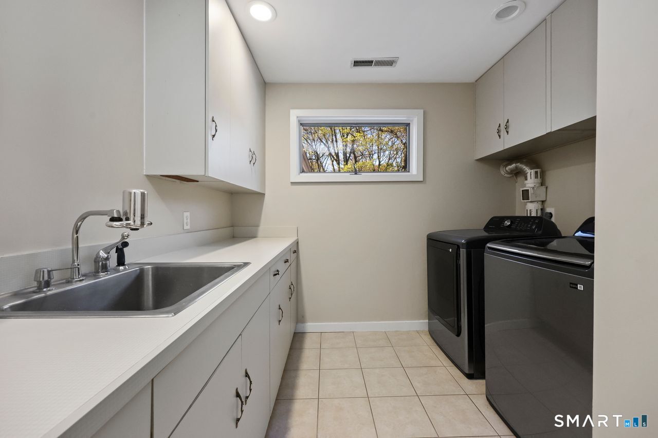 28 Strawberry Lane Shelton CT 06484