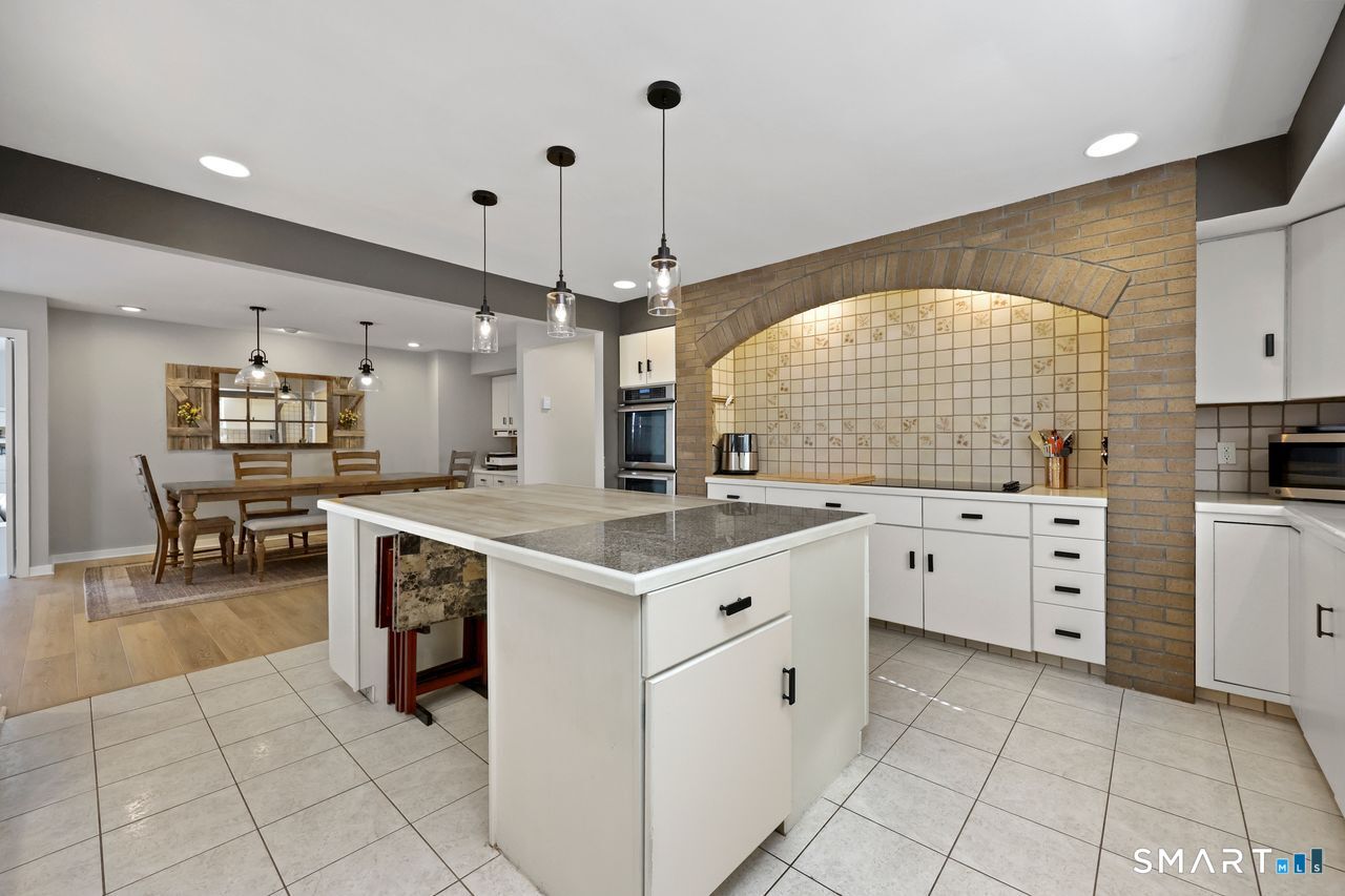 28 Strawberry Lane Shelton CT 06484