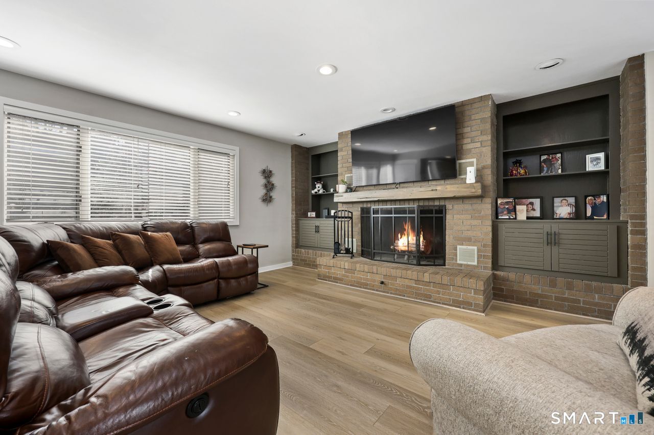 28 Strawberry Lane Shelton CT 06484