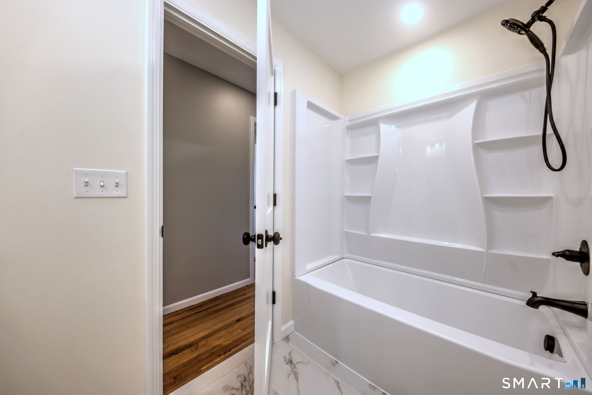 210 Cloudland Road North Haven CT 06473