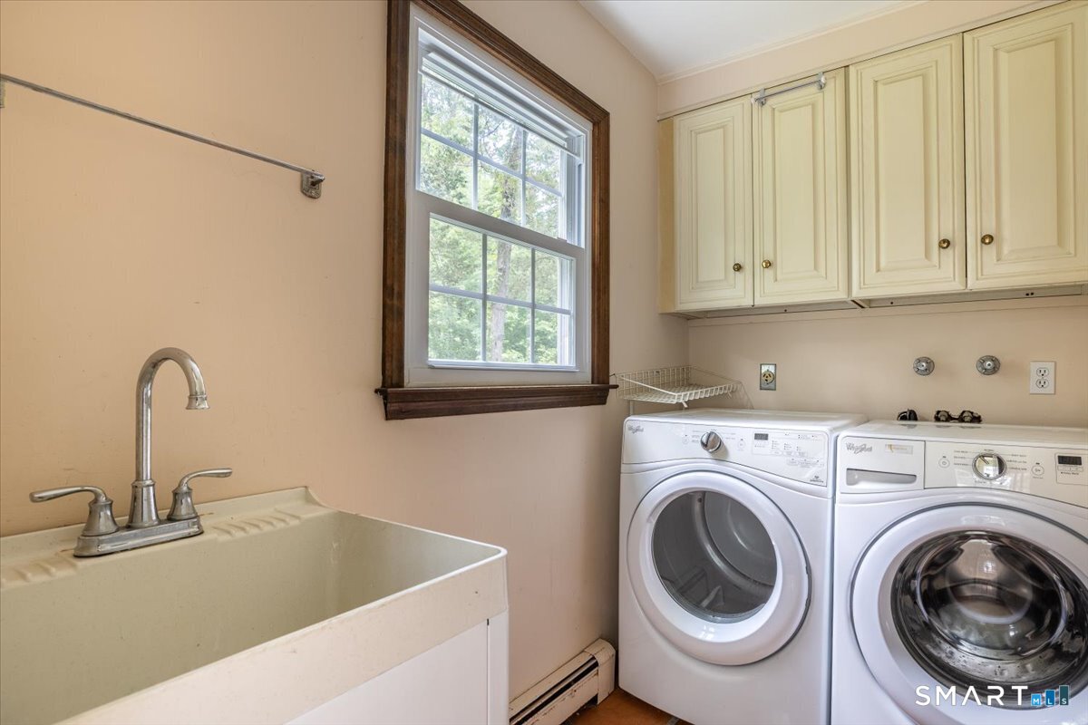4 Twist Hill Road Newtown CT 06470