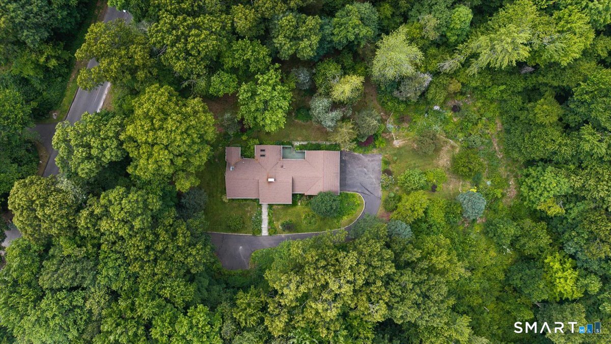 4 Twist Hill Road Newtown CT 06470