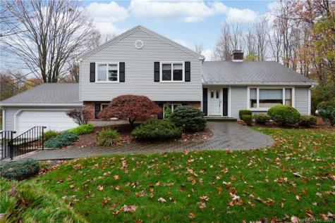 27 Woodfield Drive Middlebury CT 06762