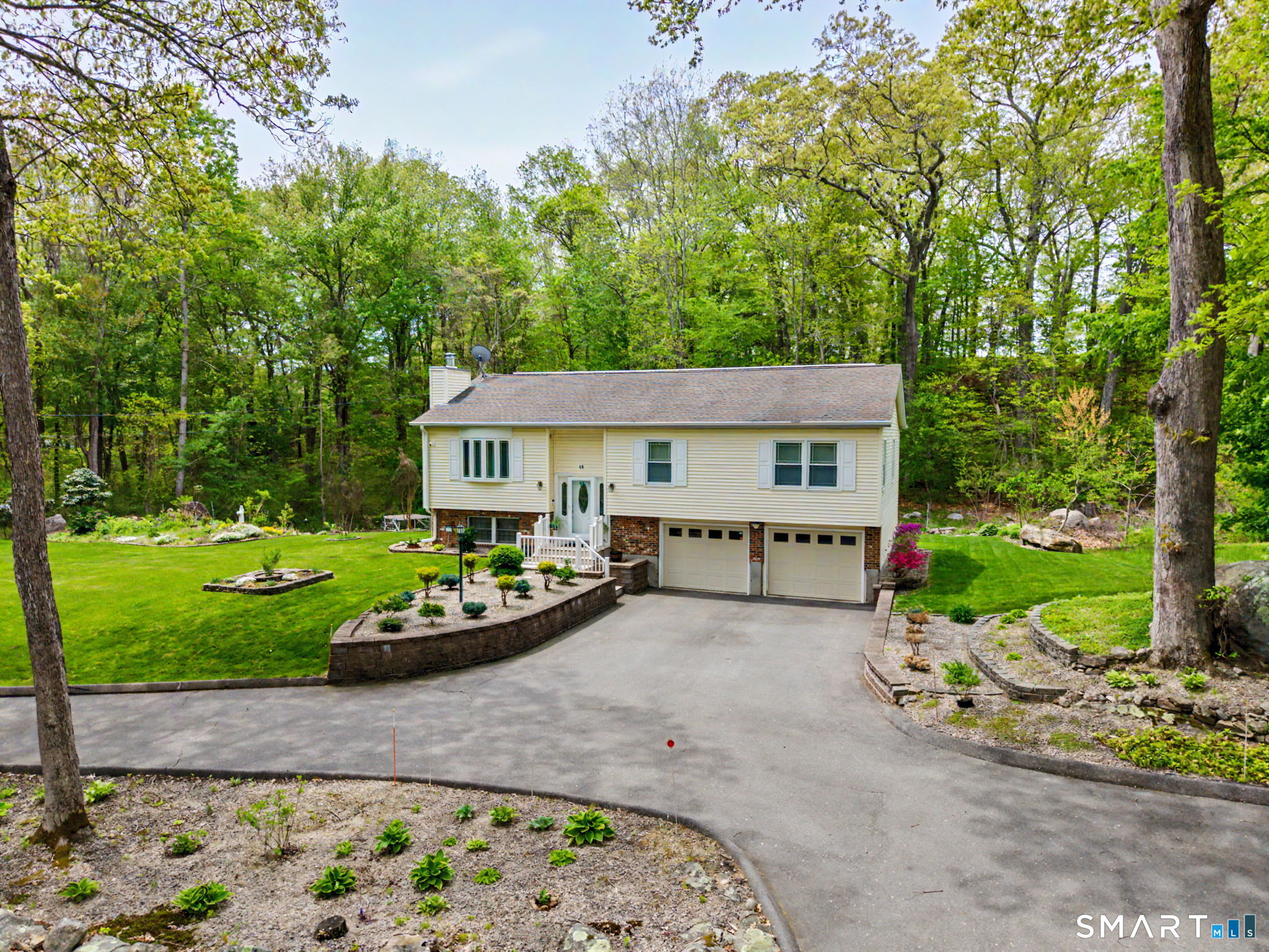 16 Kings Highway Ledyard CT 06335