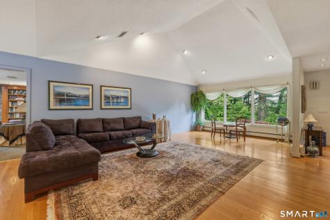 12 Mountain Farms Road West Hartford CT 06117