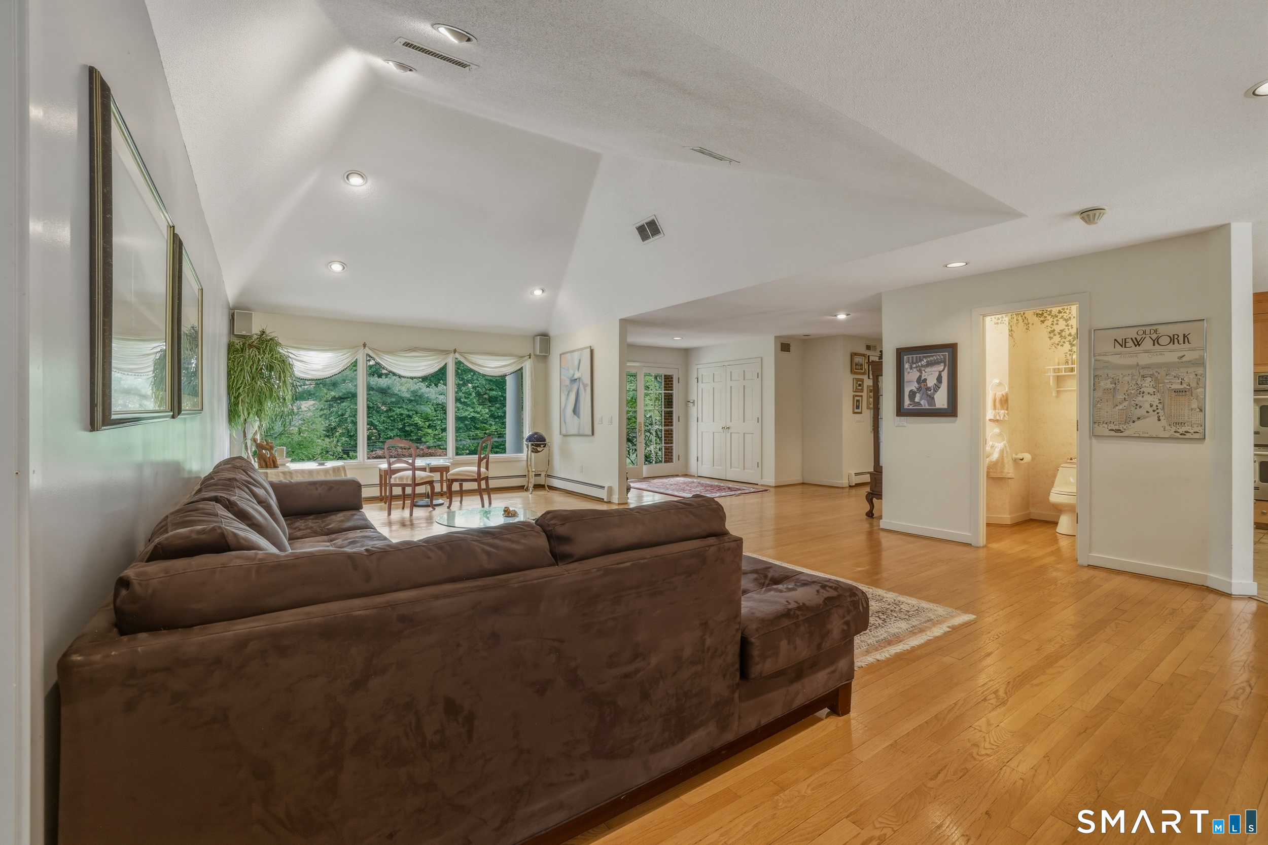 12 Mountain Farms Road West Hartford CT 06117